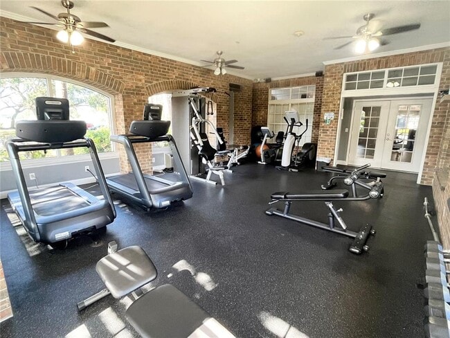 Building Photo - 10200 Gandy Blvd N