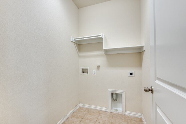 Building Photo - 2813 Castle Creek Dr
