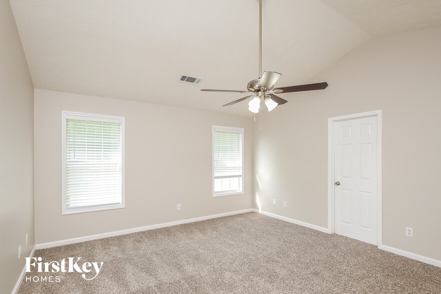 Building Photo - 1500 Summer Lake Terrace SW