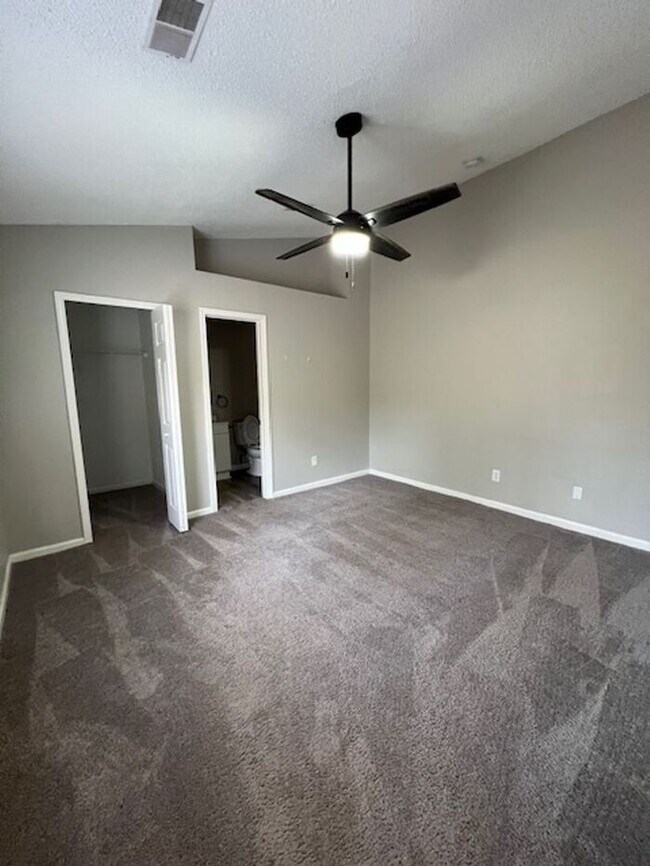 Building Photo - 3 Bedroom Updated Single Family Home