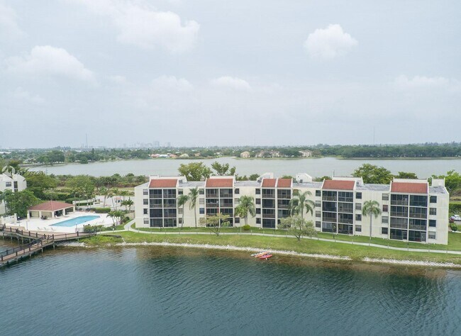 Building Photo - 118 Lake Emerald Dr