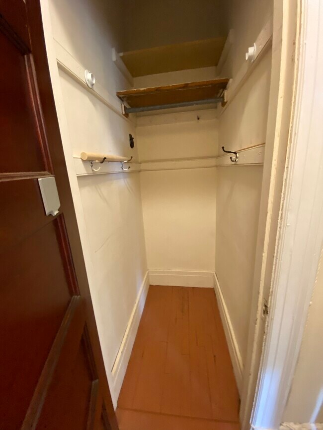 Building Photo - 267 Crescent St