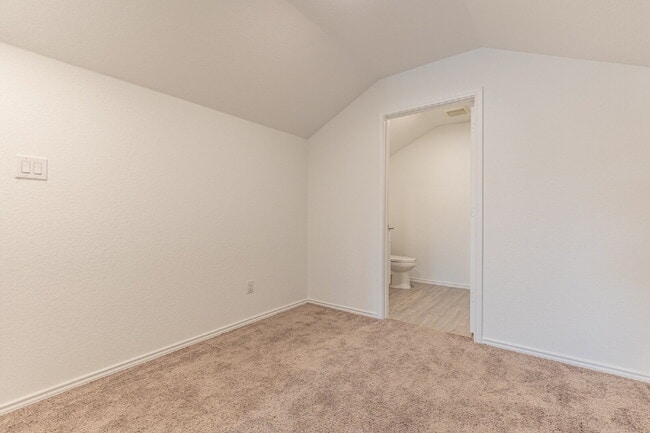 Building Photo - 7125 Elm Cv