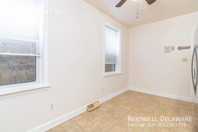Building Photo - GORGEOUS TOWNHOME