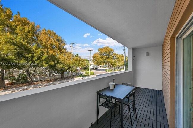 Building Photo - 2740 SW 28th Terrace