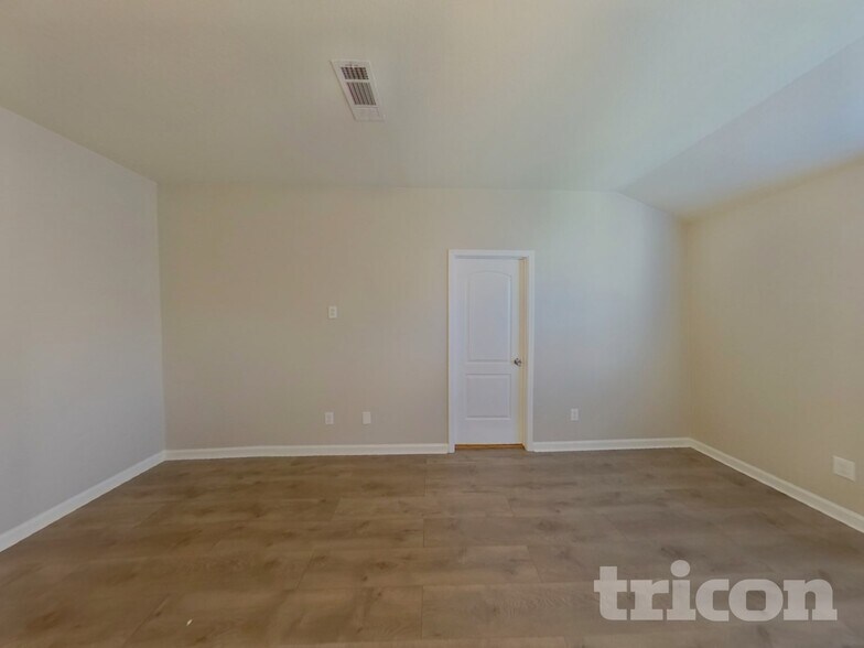 Building Photo - 2046 Sweet Lilac Dr