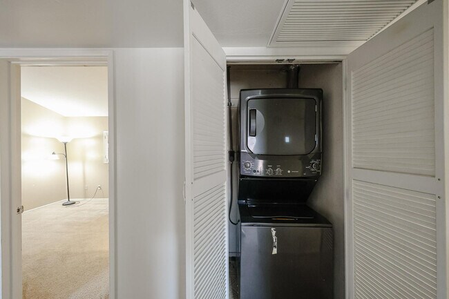 Building Photo - 102 W Concorda Dr