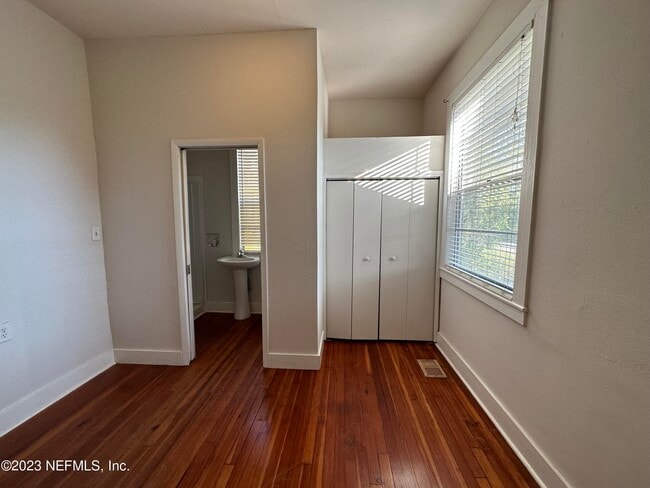 Building Photo - 1824 Perry Pl