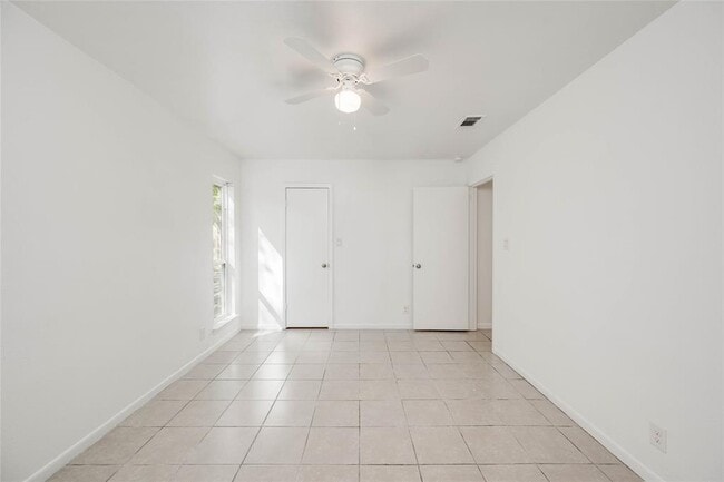 Building Photo - 3304 Dolphin Cove