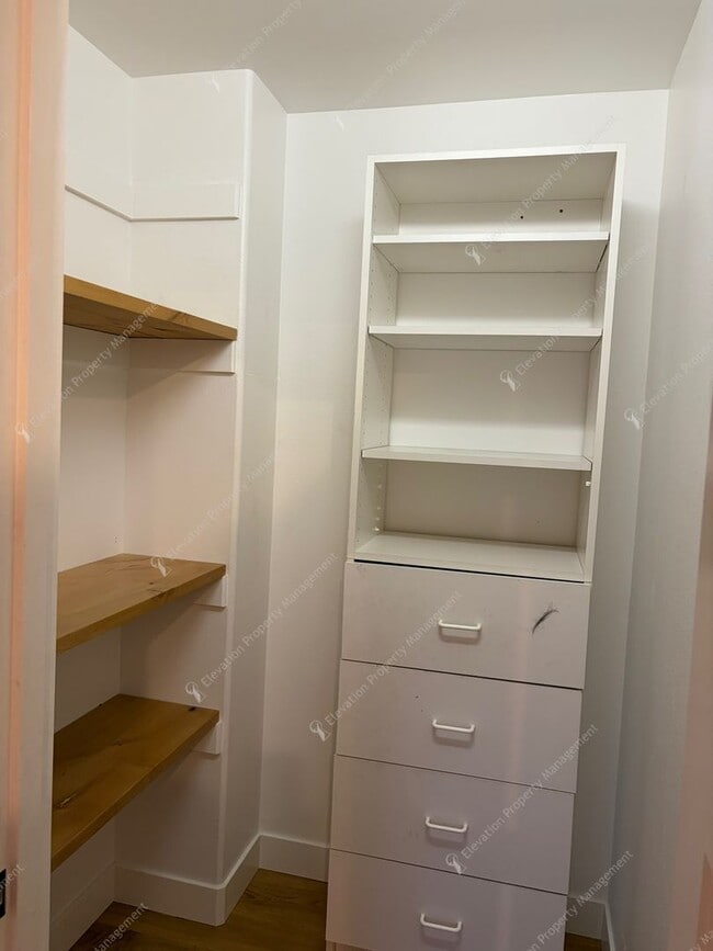 Building Photo - Find a piece of serenity in Historic Old Bend! (Unfurnished)