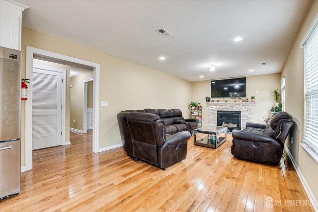 Building Photo - 169 Metuchen Ave