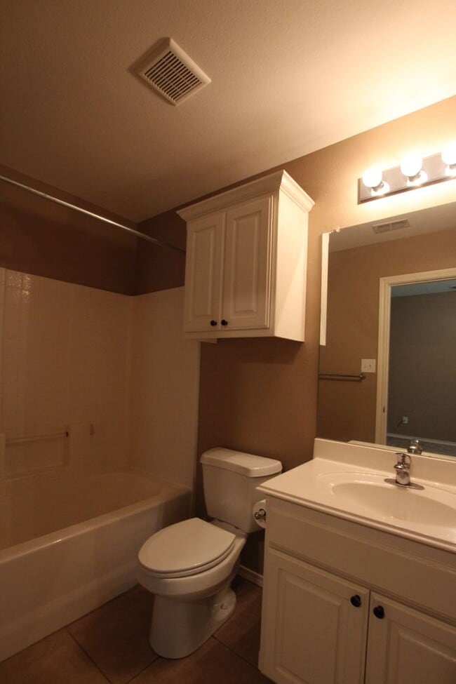 Building Photo - Lease Takeover Opportunity Available! Charming 2 Bed 2 Bath Home! Lindale ISD!