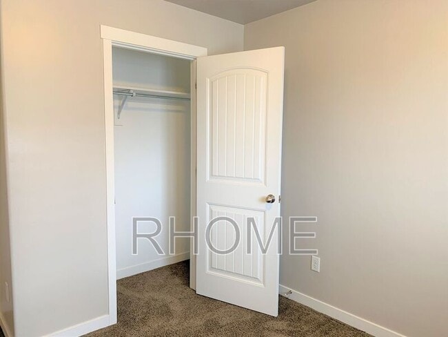 Building Photo - 14257 S. Sidehill Lane