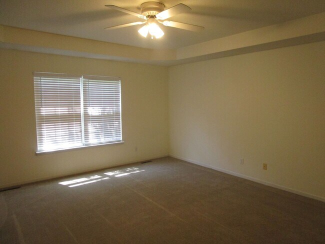 Building Photo - 5013-5015 Betty Jean Way