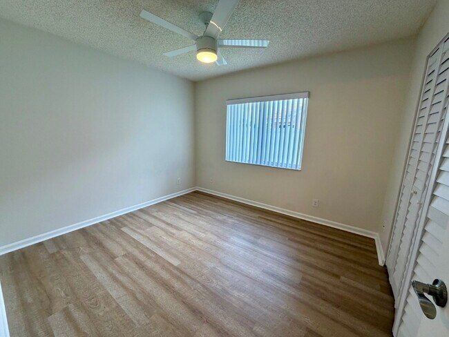 Building Photo - Beautiful Home with Large Great Room!