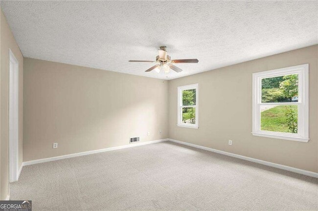 Building Photo - 200 E Country Woods Dr