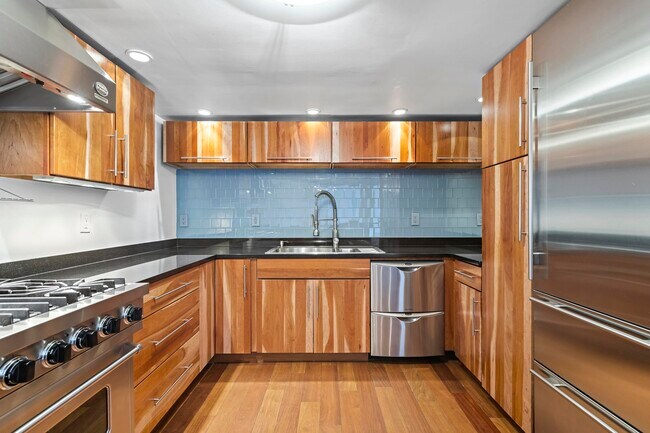Building Photo - 299 Pavonia Ave