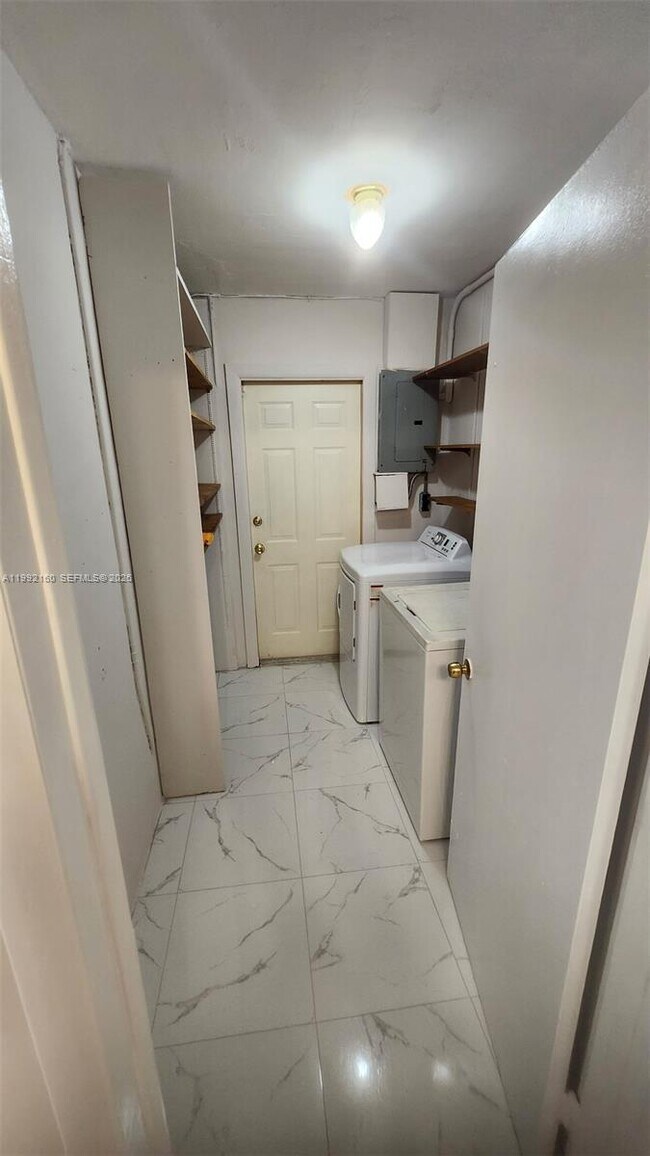 Building Photo - 1935 SW 67th Terrace