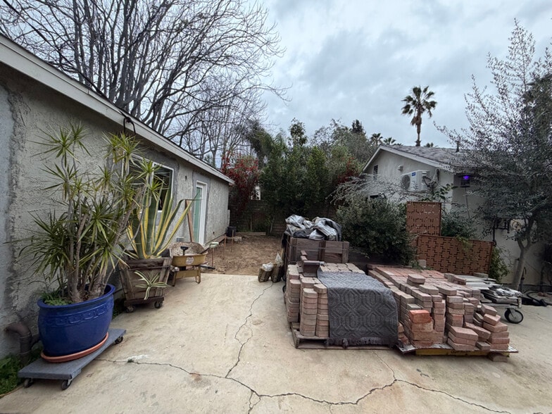 Building Photo - 7711 Owensmouth Ave