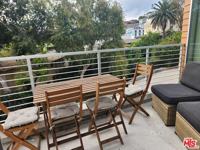 Building Photo - 6683 Franklin Ave