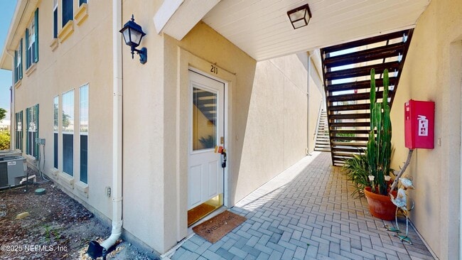 Building Photo - 211 Jardin De Mer Pl
