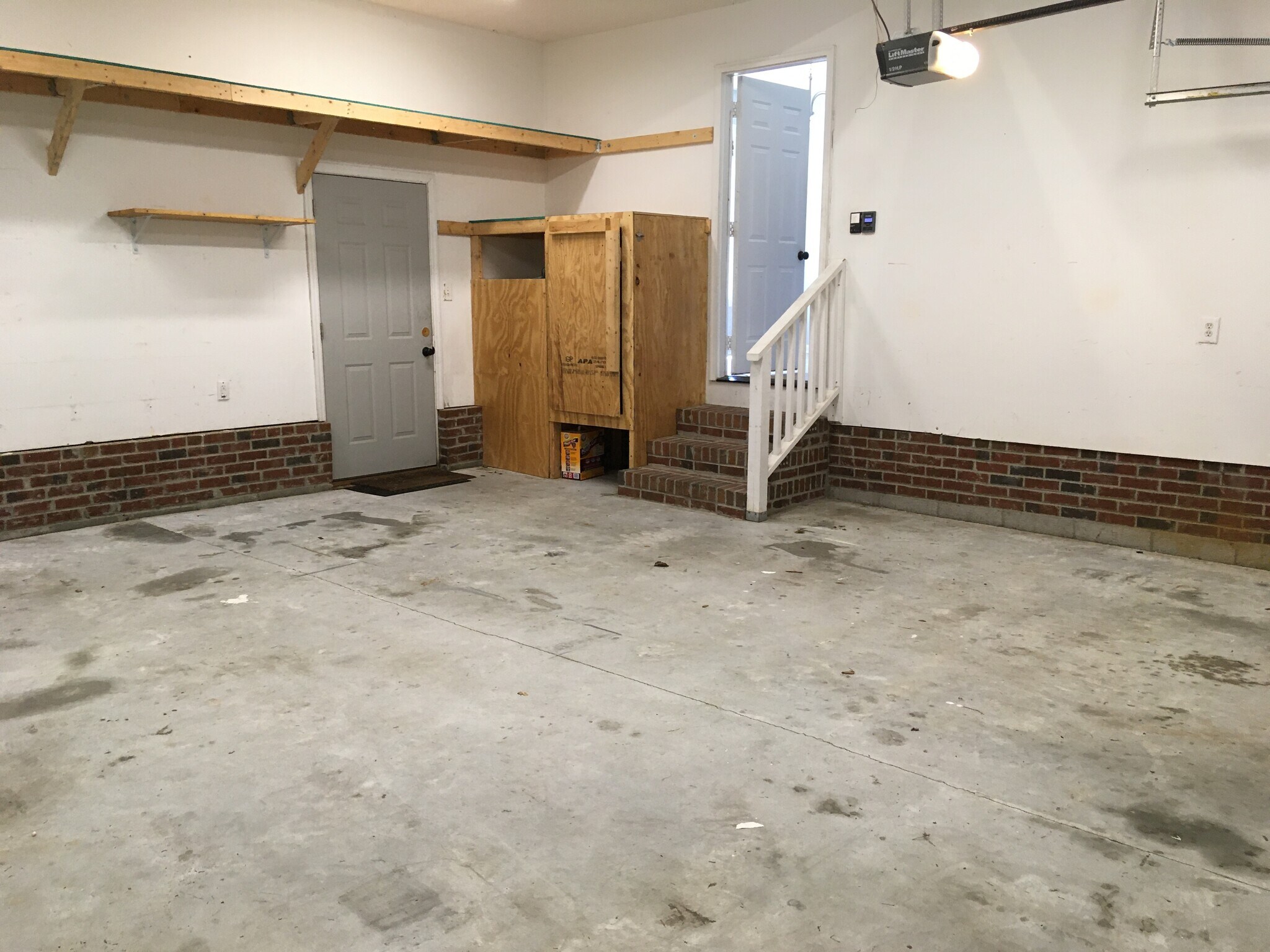 Building Photo - 122 Mosswood Dr