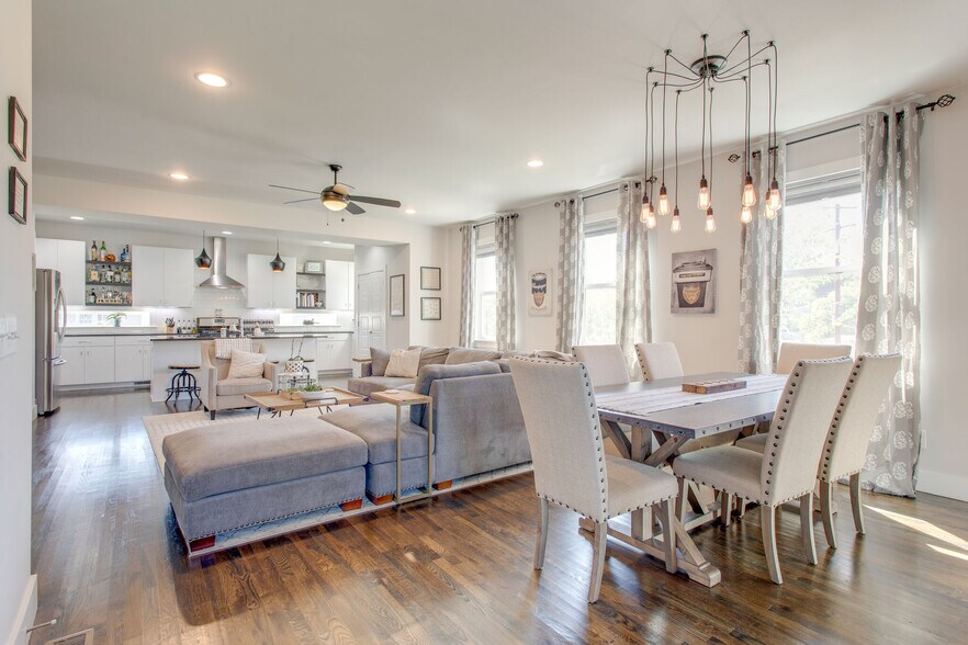 Living Room - 1515 Porter Rd