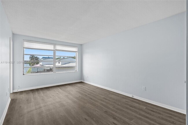 Building Photo - 1300 NE 191st St