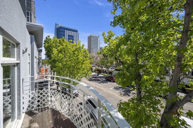 Building Photo - Modern 3 Bedroom Townhouse with Prime Location on Kettner Boulevard in San Diego
