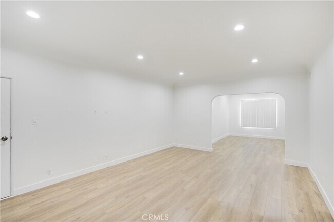 Building Photo - 622 Naranja Dr