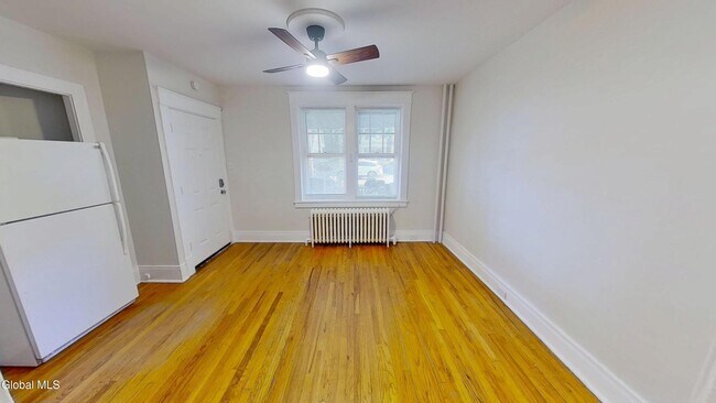 Building Photo - 568 Park Ave