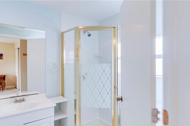 Building Photo - 144 Vermont Ave