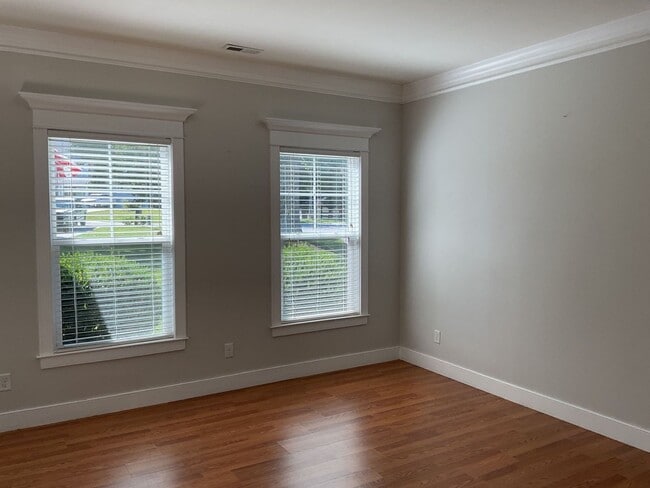 Building Photo - 4 Bedroom 2.5 Bathroom located in Old Mill...