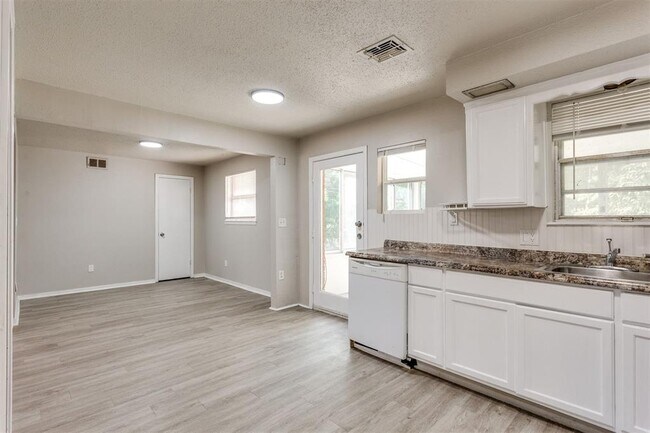Building Photo - 2908 SW 62nd St