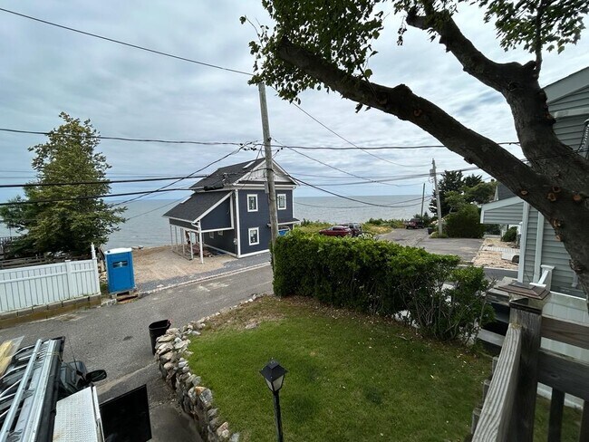 Building Photo - 116 Shore Dr