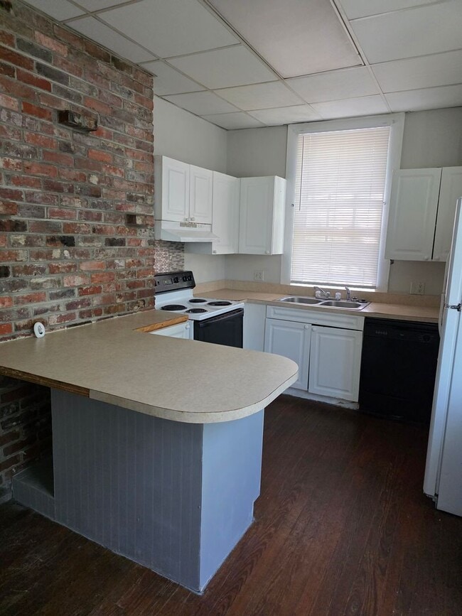 Building Photo - 406 S Park Ave