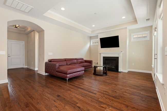 Building Photo - Gorgeous Home in Durham!