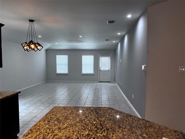 Building Photo - 950 Decker Dr