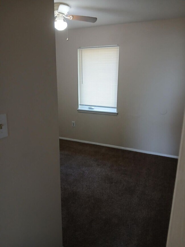 Building Photo - 2312 NW 46th- AVAILABLE NOW!