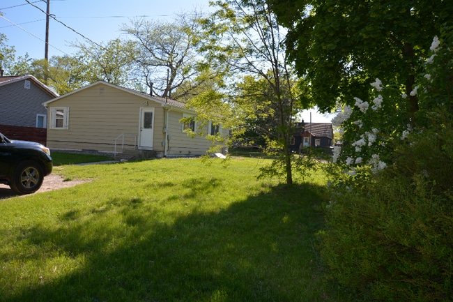 Building Photo - 715 Barlow St