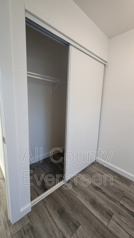 Building Photo - 540 Burnett Ave S