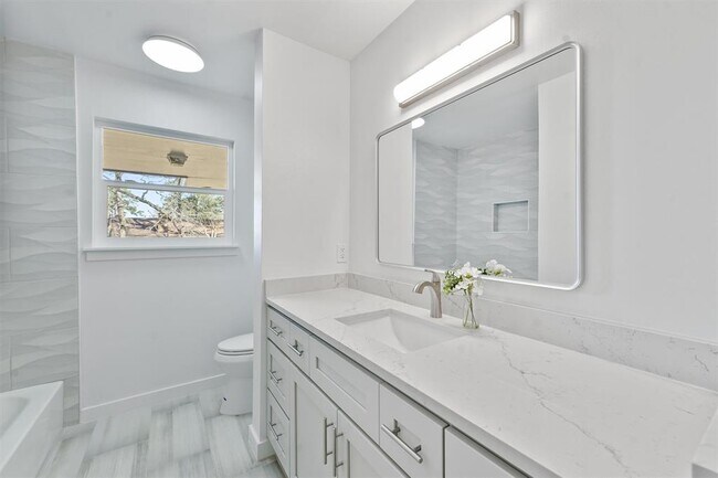 Building Photo - 205 Elmwood St