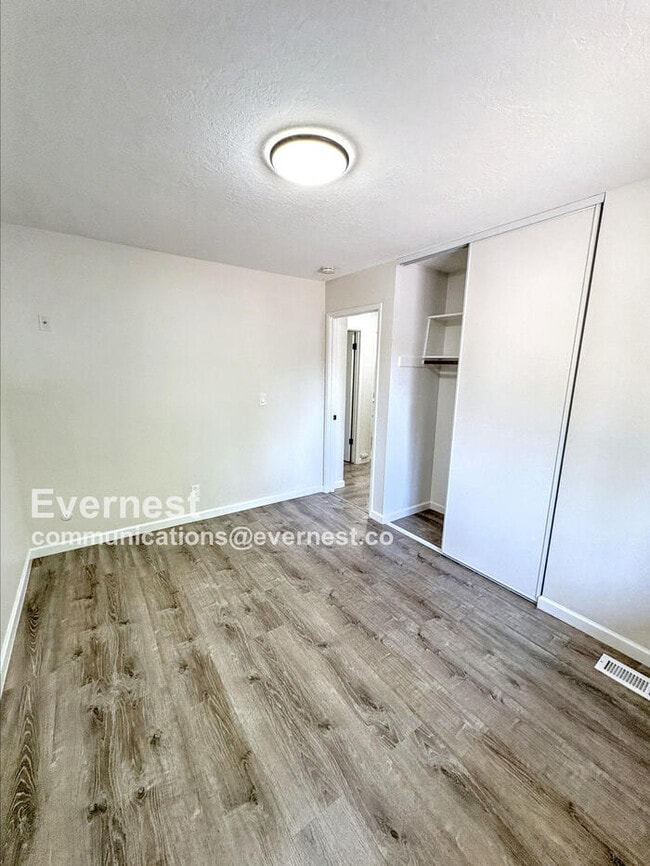 Building Photo - 4940 Poplar Terrace