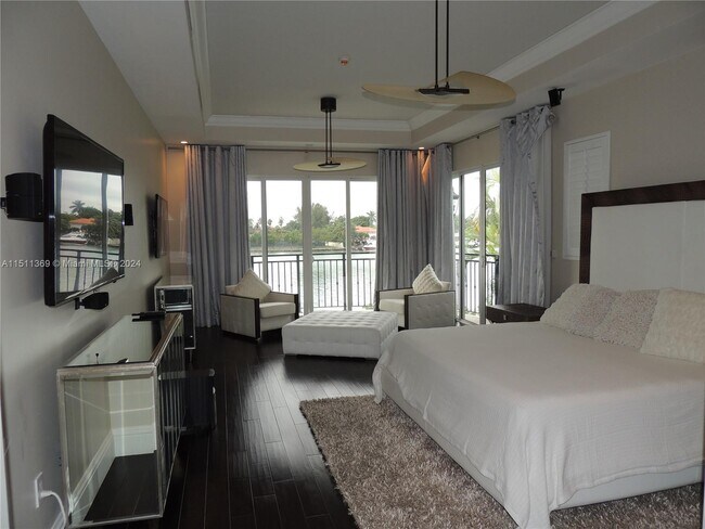 Building Photo - 240 S Hibiscus Dr