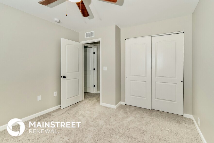 Building Photo - 2071 Paddle Wheel Dr