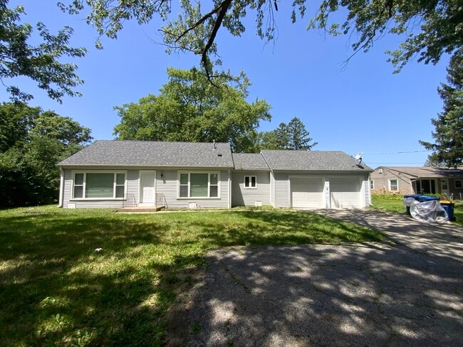 Building Photo - 340 Sanders Rd