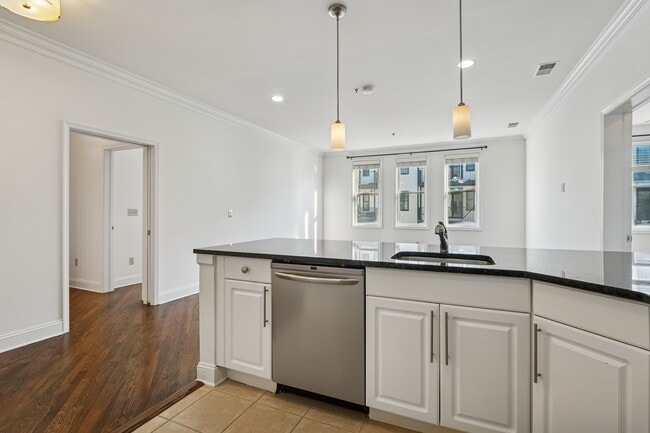 Building Photo - 915 Madison St