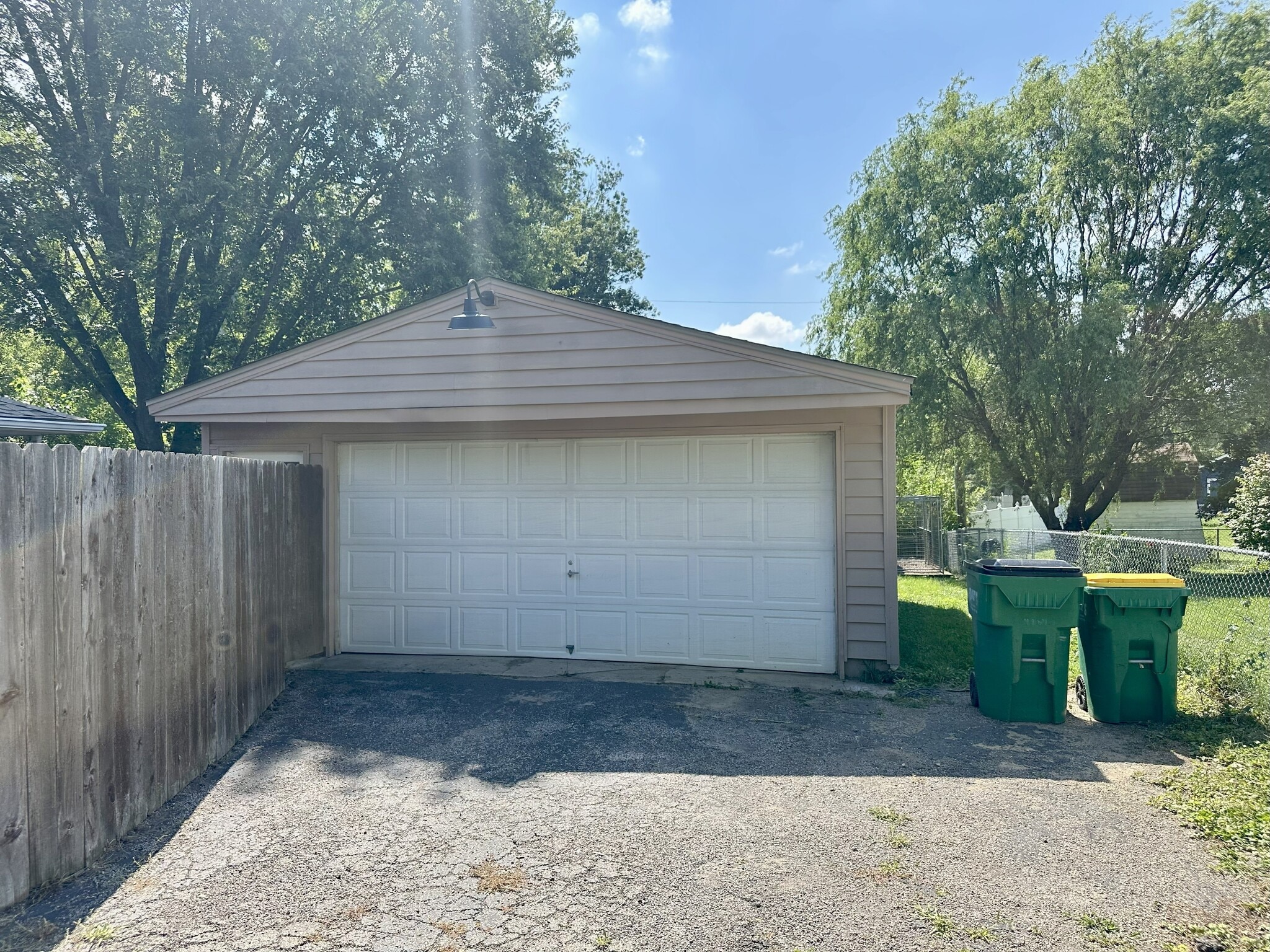 Building Photo - 227 Creekwood Dr