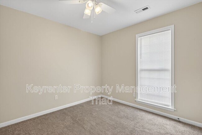 Building Photo - 701 Ashcroft Rd