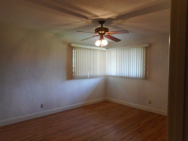 Building Photo - 33 E Robinson Ave